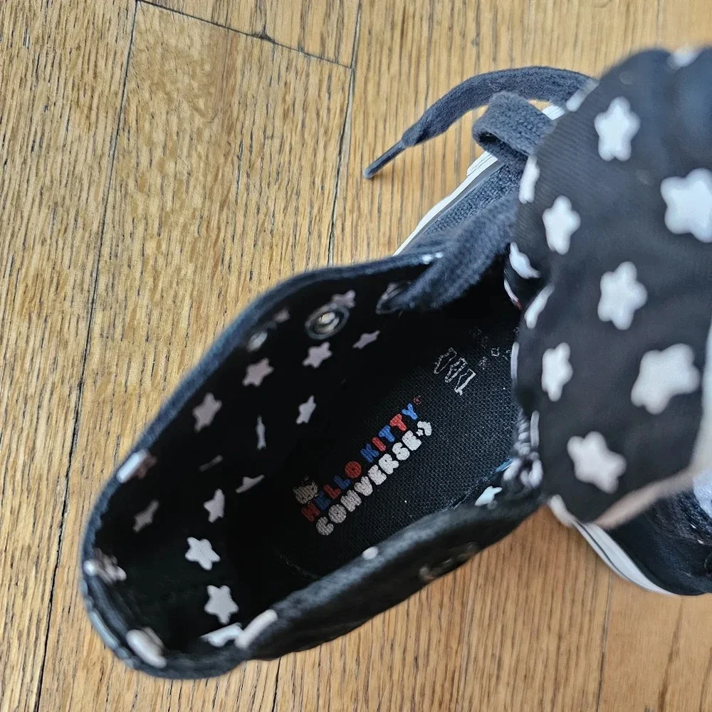 Converse adorable hello
